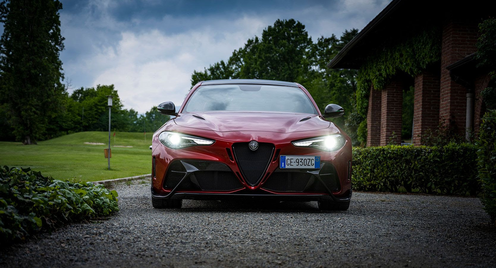Alfa Romeo odkrywa mocne karty: Giulie GTA i GTAm, 5-letnia gwarancja i  ambasador Robert Kubica