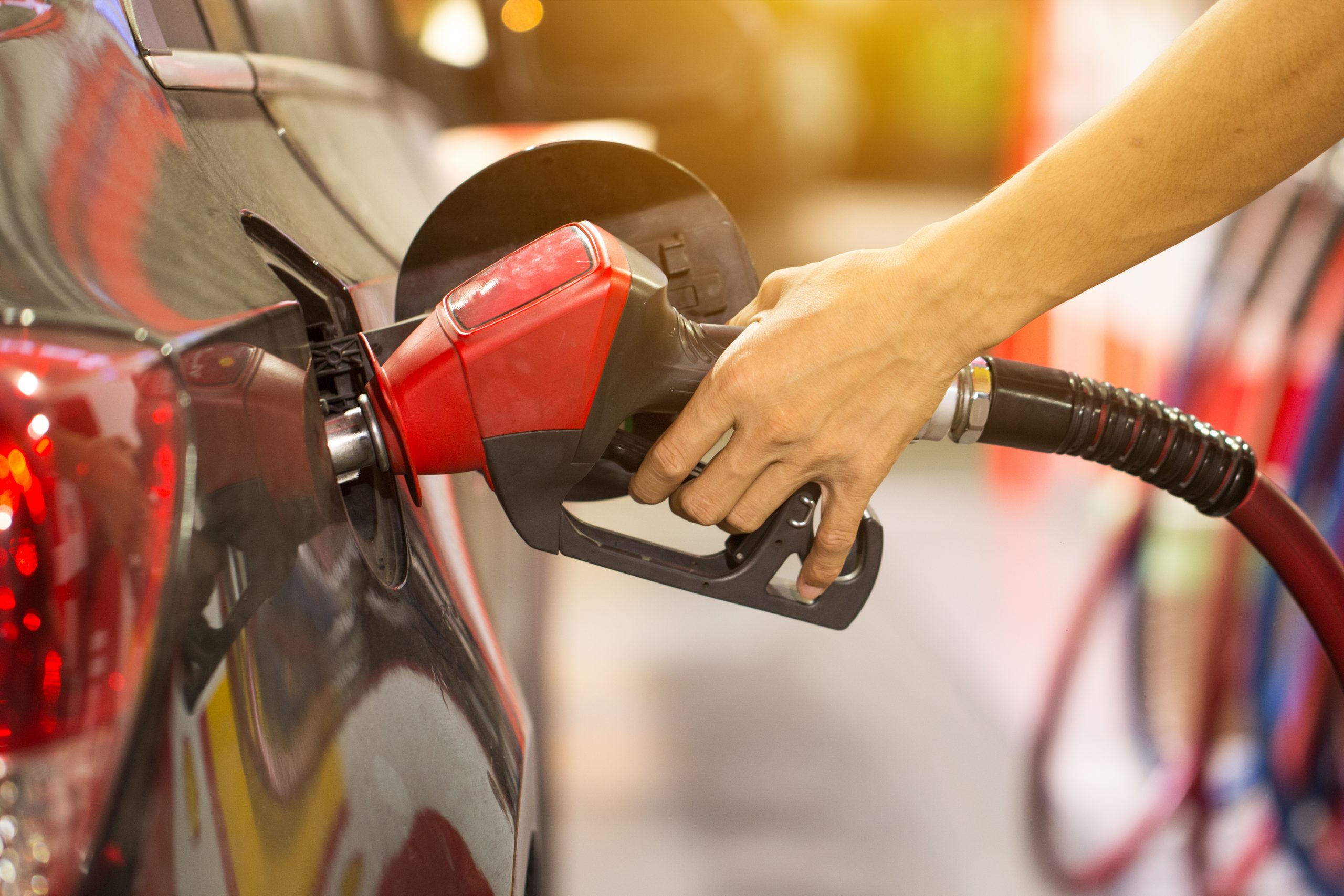 Jak zaoszczędzić na wydatkach związanych z paliwem?